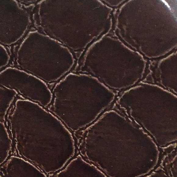 Black plastic alligator pattern with hand painted design - Picture 8 of 10